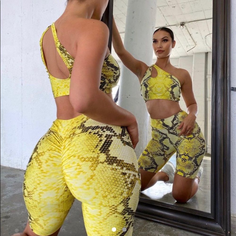 Lici fit lemon bite shorts